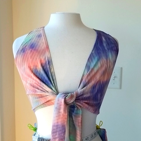 BOUTIQUE ๐ Lipstick Multi-Colored Tie Dyed Crop & Legging Set - Picture 7 of 10
